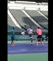 Petra Kvitova gioca a calcio ad Indian Wells (credit @BNPPARIBASOPEN)