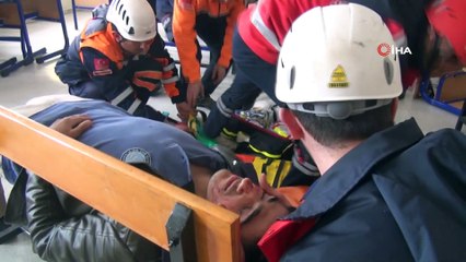 Bitlis’te gerçeği aratmayan deprem tatbikatı