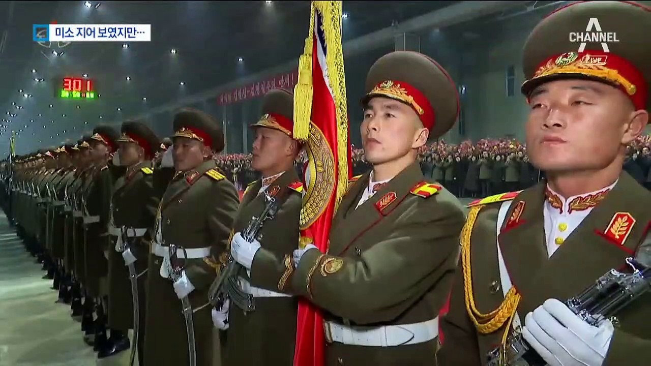 새벽 3시 01분에 도착한 김정은…환영 인파 동원