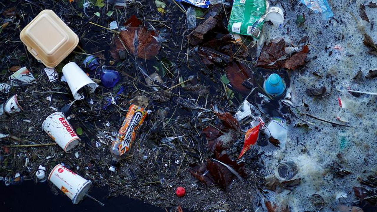 "Pollution plastique, à qui la faute ?"