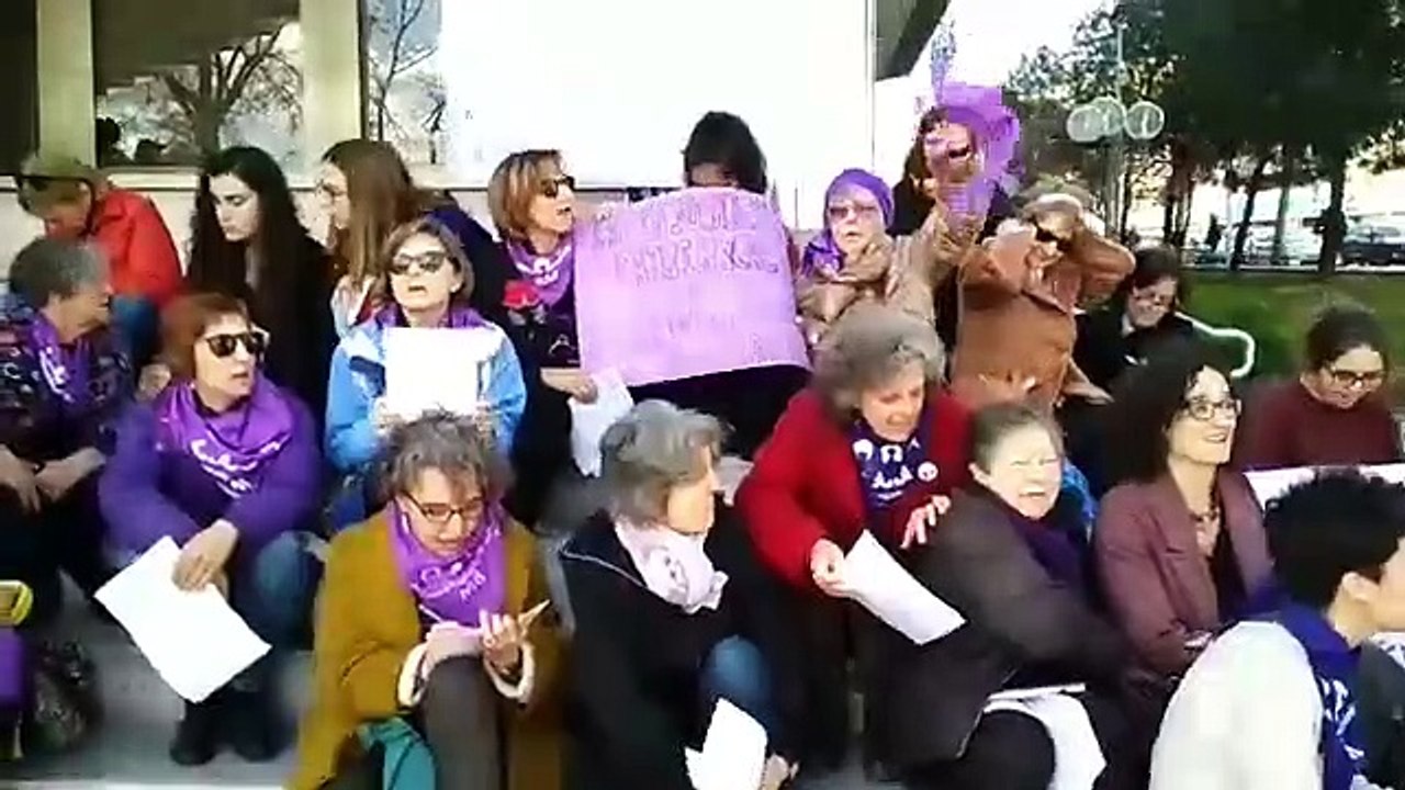 Feminismos Madrid en Twitter: "Porque la JusticiaPatriarcal TambiénEsViolencia, nos dirigimos a los juzgados a denunciarla"
