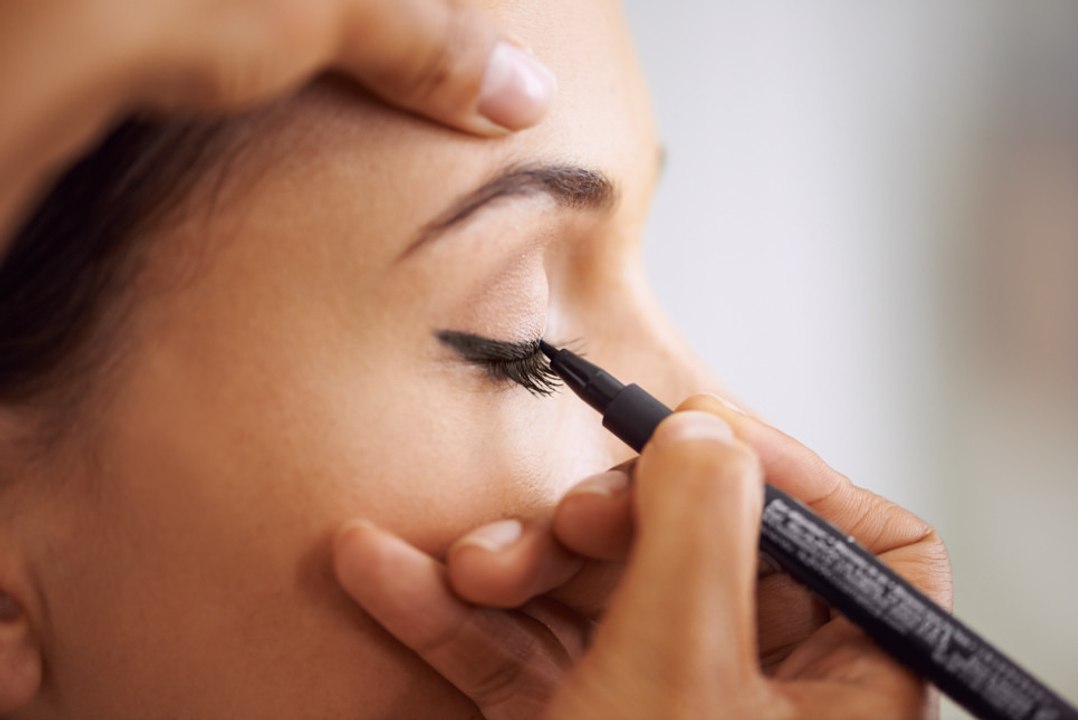 Eyeliner: Tipps und Auftragtechniken