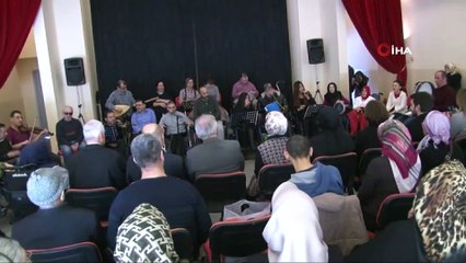 İsmet Yıldırım’dan müzik dersindeki engelli vatandaşlara sürpriz ziyaret