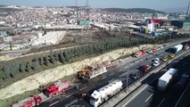 Kocaeli Kağıt Yüklü Tır Yandı, Tem'de 6 Kilometrelik Kuyruk Oluştu