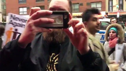 Intentan boicotear un acto de VOX en Nueva York