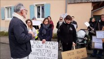 Fislis : les parents manifestent contre la fermeture d’une classe
