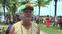 Protesta de asistentes al carnaval en casa de Bolsonaro en Rio