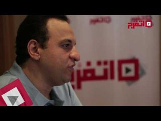 «اتفرج» يُكرم هشام إسماعيل عن مسرحية «زي الناس»