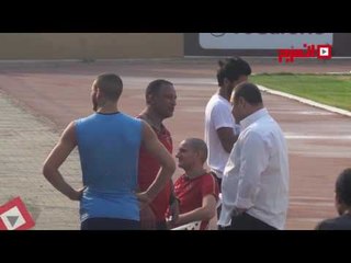 اتفرج| ضياء السيد وطاهر أبو زيد يساندان الأهلي قبل مباراة أسيك