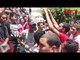 اتفرج | طلاب الثانوية العامة يهاجمون وزير التعليم أمام نقابة الصحفيين