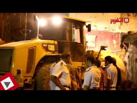 لحظة انتشال طفل بين أنقاض عقار الإمام الشافعي