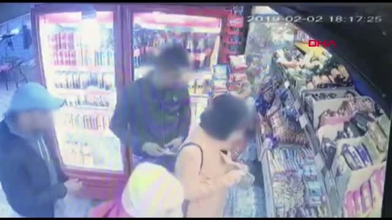 Fatih'te Alışveriş Yapan Kadının Telefonunu Böyle Çaldılar