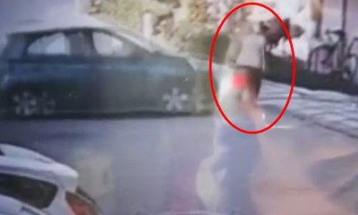 Çarptığı kadınla birlikte bahçeye uçtu