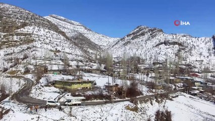 Çığ sonrası oluşan kartpostallık manzara havadan görüntülendi