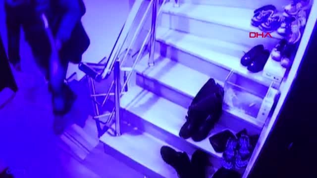 İstanbul- Dini Kitap Satar Gibi Yapıp Ayakkabı Çaldı