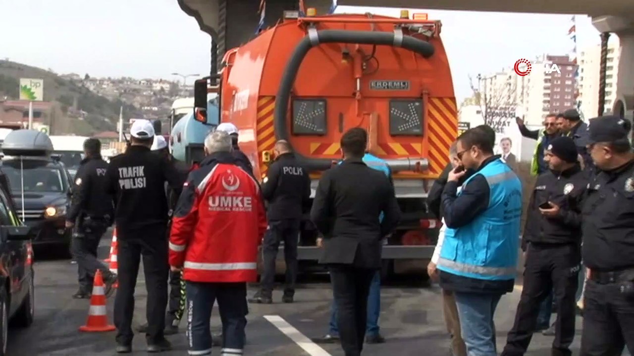 Başkent'te servis midibüsü devrildi