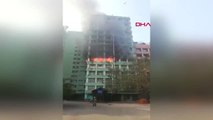 Dha Dış - Hindistan'da Bakanlık Ofislerinin Bulunduğu Binada Yangın, 1 Ölü
