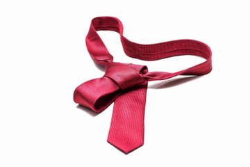 Erfolgreich einen einfachen Krawattenknoten binden