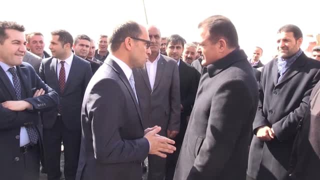 Çukurca'da 8 Kitap Kafe ve 4 Park Açıldı