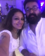 മോഹന്‍ലാലിനെ കാണാന്‍ ശോഭന | filmibeat Malayalam