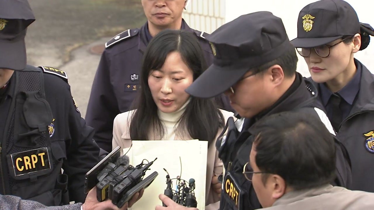 "아버지 안 죽였다" 무기수 김신혜 19년 만에 재심 / YTN