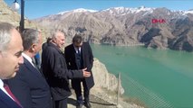 Erzurum Valisi Memiş, Yükseklik Korkusuna Rağmen 200 Metre Yükseklikteki Cam Terasa Çıktı
