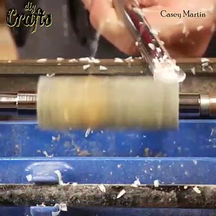 Making a $1.000 letter opener made of gold and money