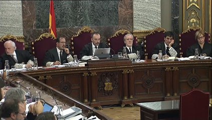 La secretaria judicial que coordinó el registro en la Consellería de Economía relata cómo salió de allí a través del teatro continguo