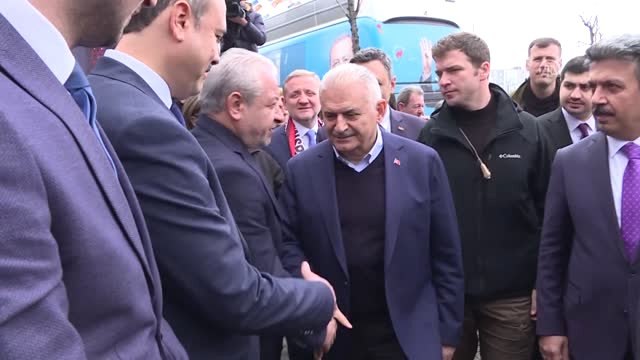 Binali Yıldırım, AK Parti Küçükçekmece İlçe Başkanlığını Ziyaret Etti