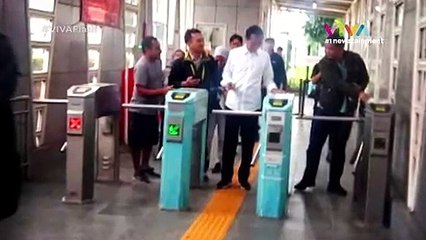 Heboh! Ada Pak Jokowi Naik KRL