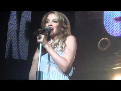 Kylie Minogue en el Concierto EXA 2010 (video 5)