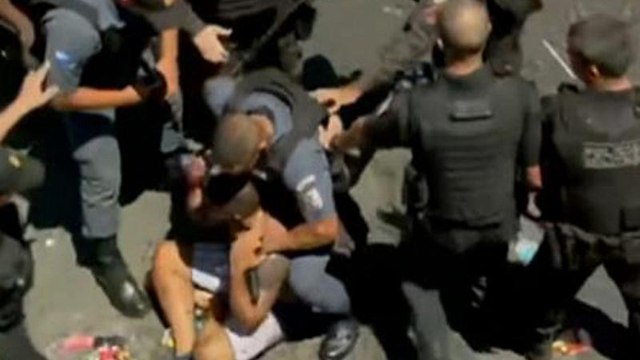 Καρναβάλι με... ξύλο και δακρυγόνα στο Ρίο ντε Τζανέιρο