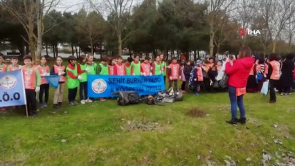 Öğrenciler Temiz Çevreye Dikkat Çekmek İçin Çöp Topladı