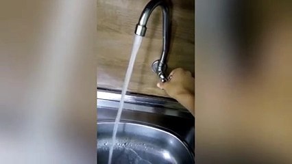 Moradora reclama de possível ar em encanamento