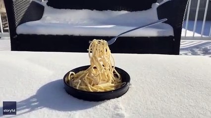 Voilà ce qui arrive quand on déjeune par un temps glacial