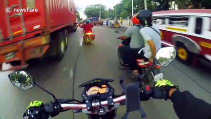 Upsetting scenes as exhausted horse collapses on busy road in the Philippines