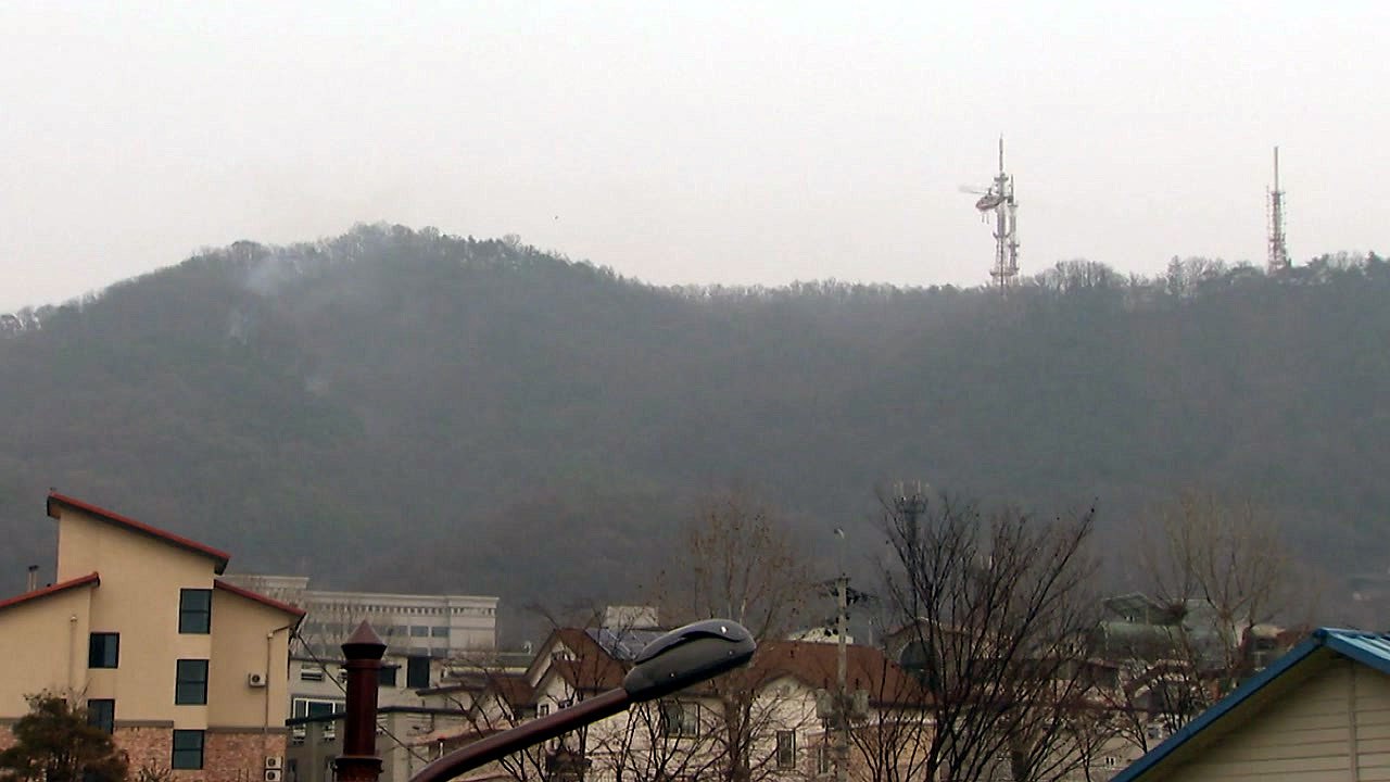 청주 우암산에서 산불...인명 피해 없어 / YTN