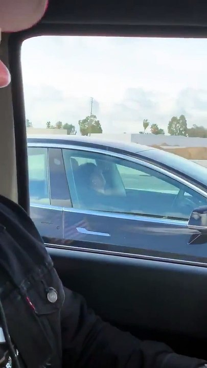 Un conducteur dune Tesla dort au volant à 120kmh (Californie)