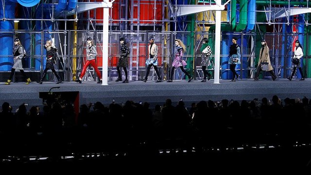 Кожа и пайетки: Неделя моды в Париже