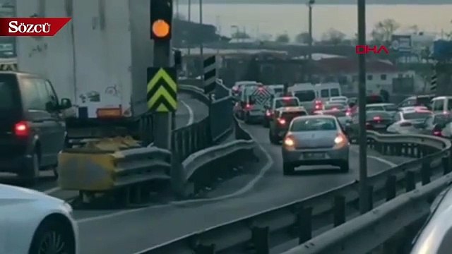 Yoğunluktan kaçmak için trafiği tehlikeye attılar