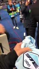 IL TIFOSO DELLA LAZIO CHE PRENDE IL GIRO TOTTI A OPORTO