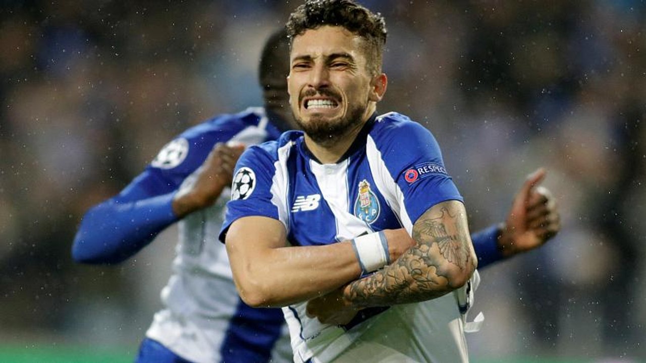 Alex Telles coloca FC Porto entre as oito melhores equipas da Europa