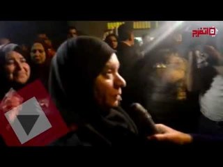 اتفرج| التزاحم يوقف نعش الأبنودي خارج المسجد