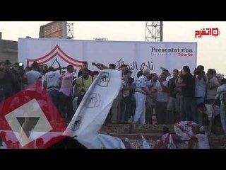 مرتضى منصور يعتدى على أحد جماهير الزمالك في احتفالية الدوري