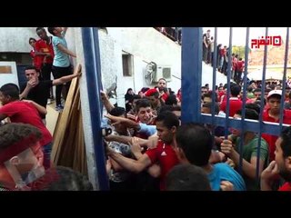 اتفرج| الأولتراس يقتحمون «التتش» والأهلي يلغي المران