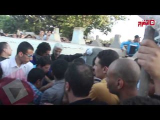 بالفيديو| لحظة دفن شهيد الشرقية الي مثواه الاخير