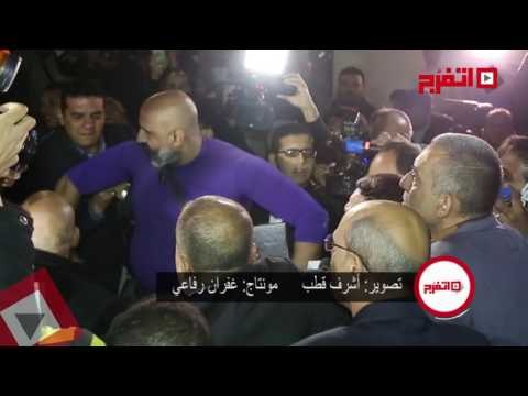 اتفرج| الزعيم عادل إمام في عزاء الساحر محمود عبد العزيز