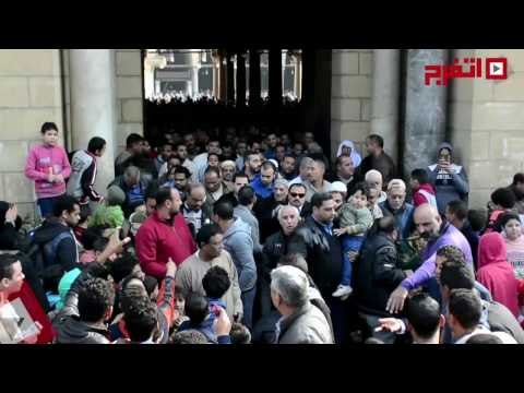 اتفرج | جنازة كريمة مختار بين إنهيار معتز وسيلفي محمود سعد من مسجد عمرو بن العاص