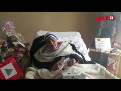 اتفرج | مديحه يسري تستخرج رخصة قيادة من على فراش المرض