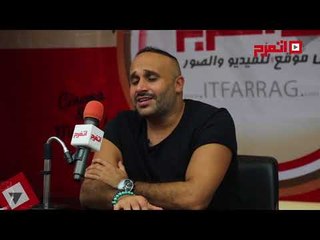 اتفرج | مصطفى محفوظ يغني «مبتقفش الدنيا»